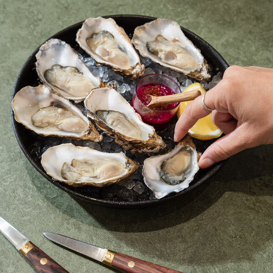 HOW TO EAT OYSTERS